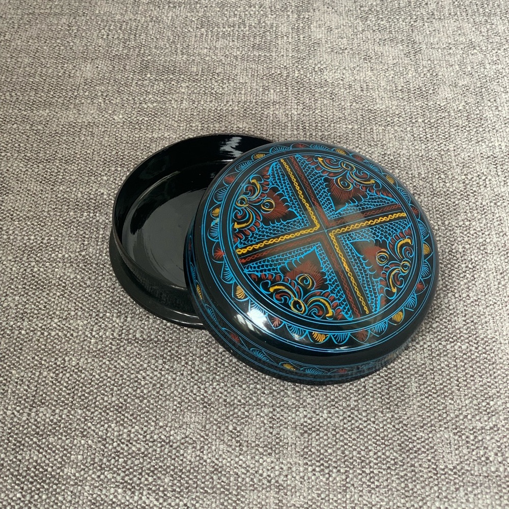 Vintage KASHMIR Circle Trinket Box Lacquered Paper Mache Signed